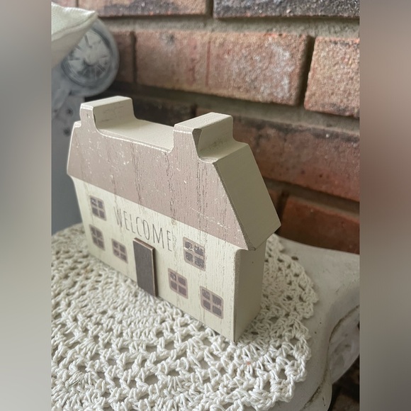 *Distressed Primitive “Welcome” House - Picture 5 of 11